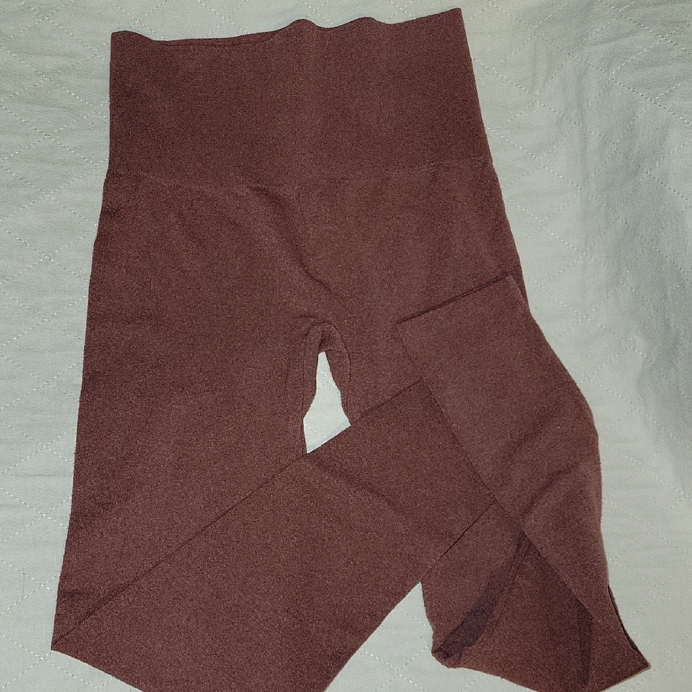 Warner's Light Burgandy Leggings with Form-Fitting Design
